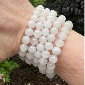 Snow White Quartz Bracelet for Love and Passion 8 mm Beads Stretchable Bracelet Round Shape for Reiki Healing and Crystal Semi Precious Gemstone